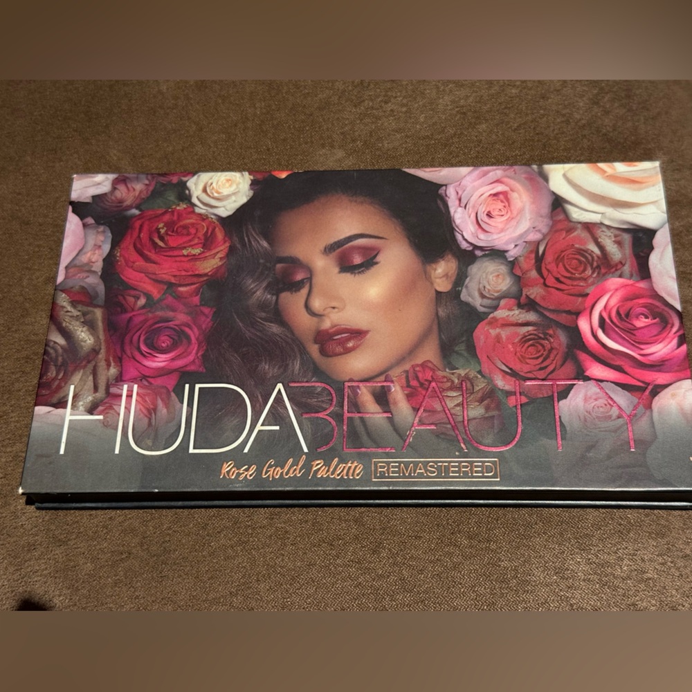 HUDA BEAUTY Remastered Rose & Pink Eyeshadow Palette